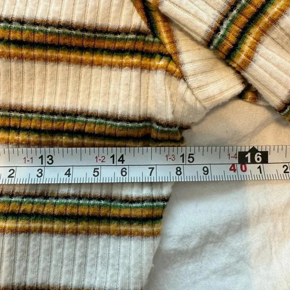 Funky Pink Crop Top Long Sleeve Size Small - Picture 4 of 7